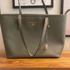 Michael Kors tote